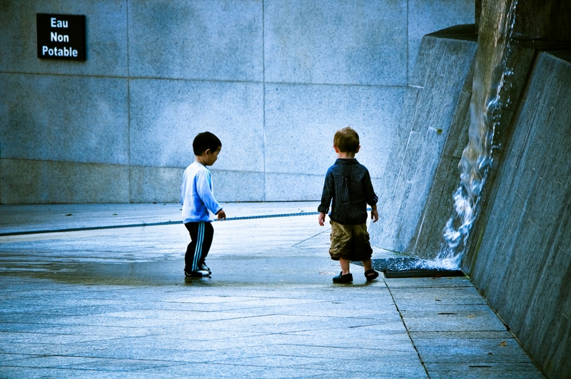 _12 Evry Daily Photo - Fontaine Place des Droits de l homme 10 - large.jpg